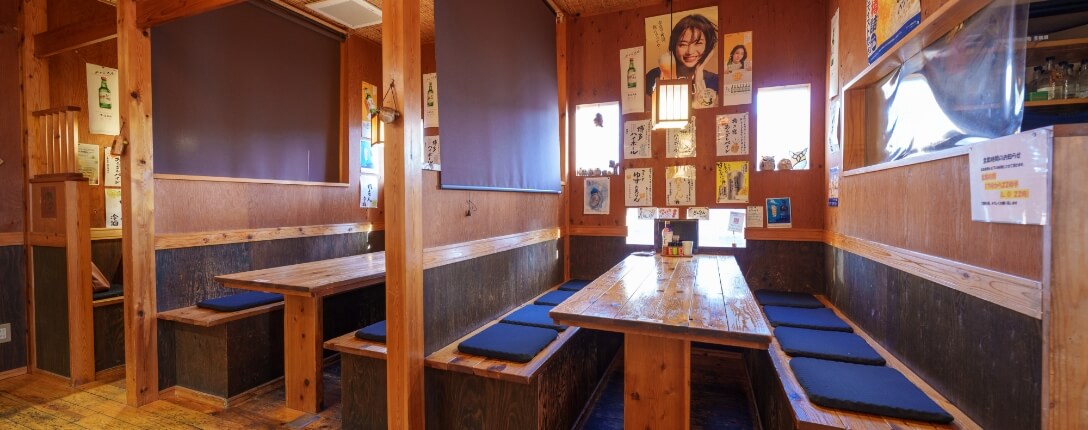 鶏自慢くっく テーブル席